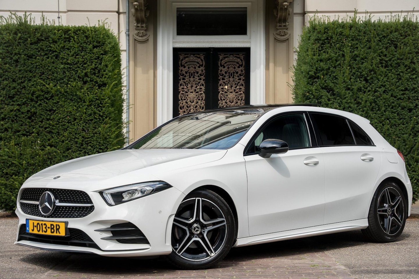 Mercedes-Benz A-klasse - 180 AMG PANO | CAMERA | CARPLAY | STEOVLERWARMING | DEALERONDERH - AutoWereld.nl