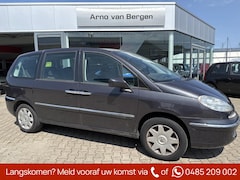 Peugeot 807 - 2.0 SR, 7 persoons, climatronic, cruisecontrol, trekhaak, nette auto laatste 14 jaar van d