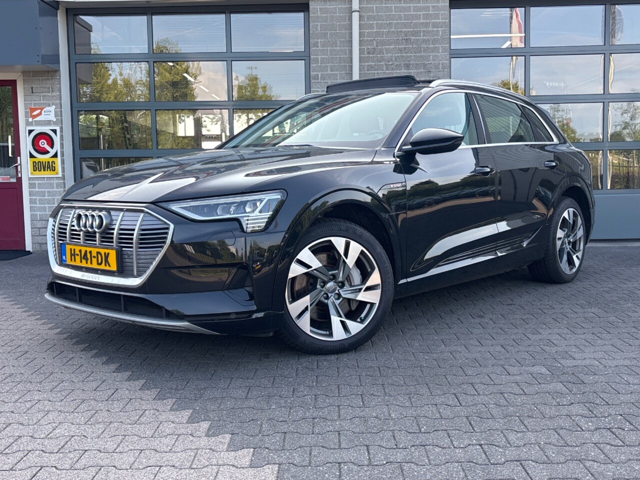 Audi e-tron - e-tron 50 quattro Launch edition plus 71 kWh | SCHUIFDAK | TREKHAAK | LEER | - AutoWereld.nl
