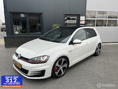 Volkswagen Golf - 2.0 TSI GTI Performance / Pano / Leer / DSG
