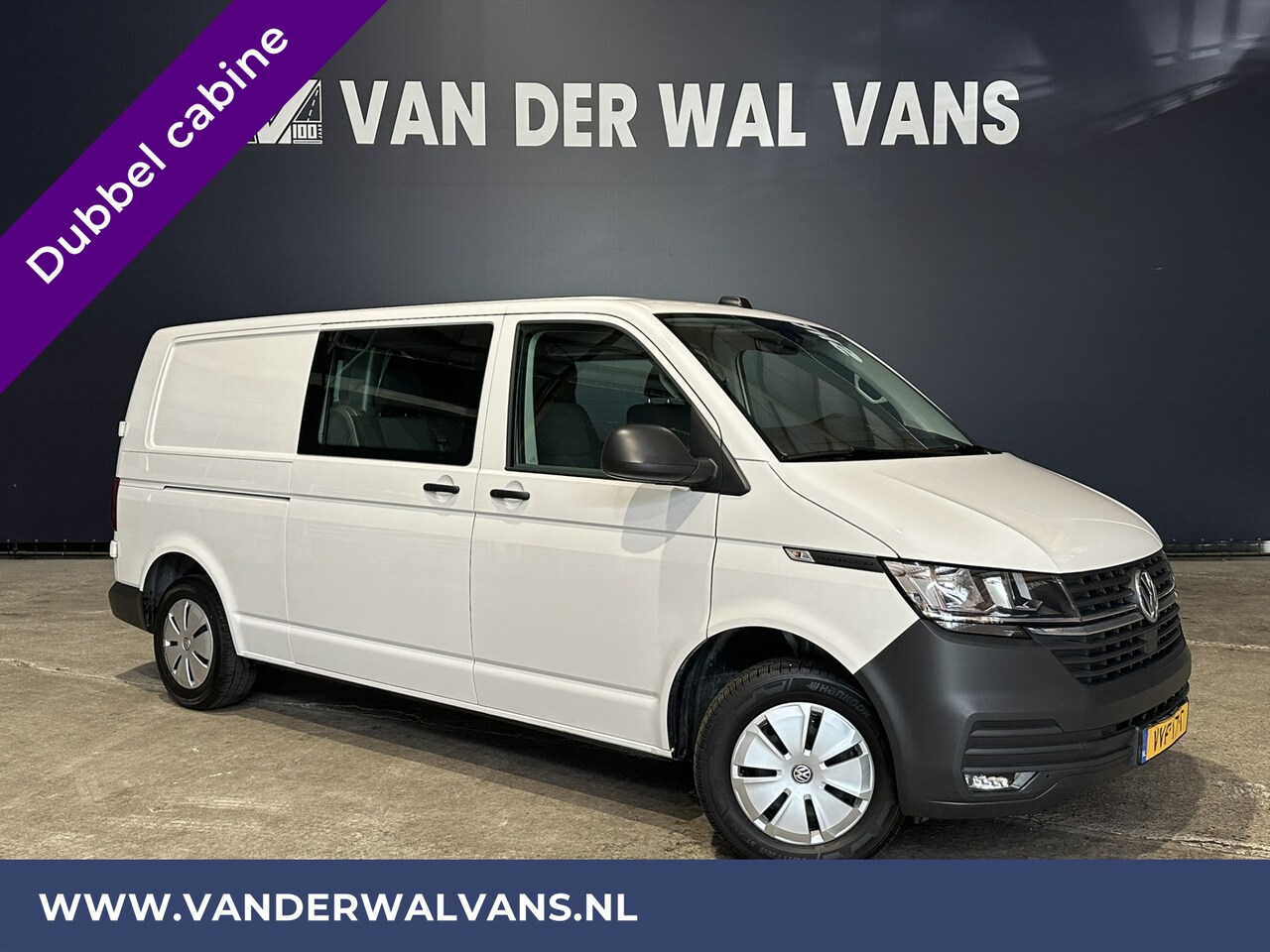 Volkswagen Transporter - 2.0 TDI L2H1 Dubbele Cabine Euro6 Airco | 5-Zits | Navigatie | Trekhaak | Apple Carplay An - AutoWereld.nl