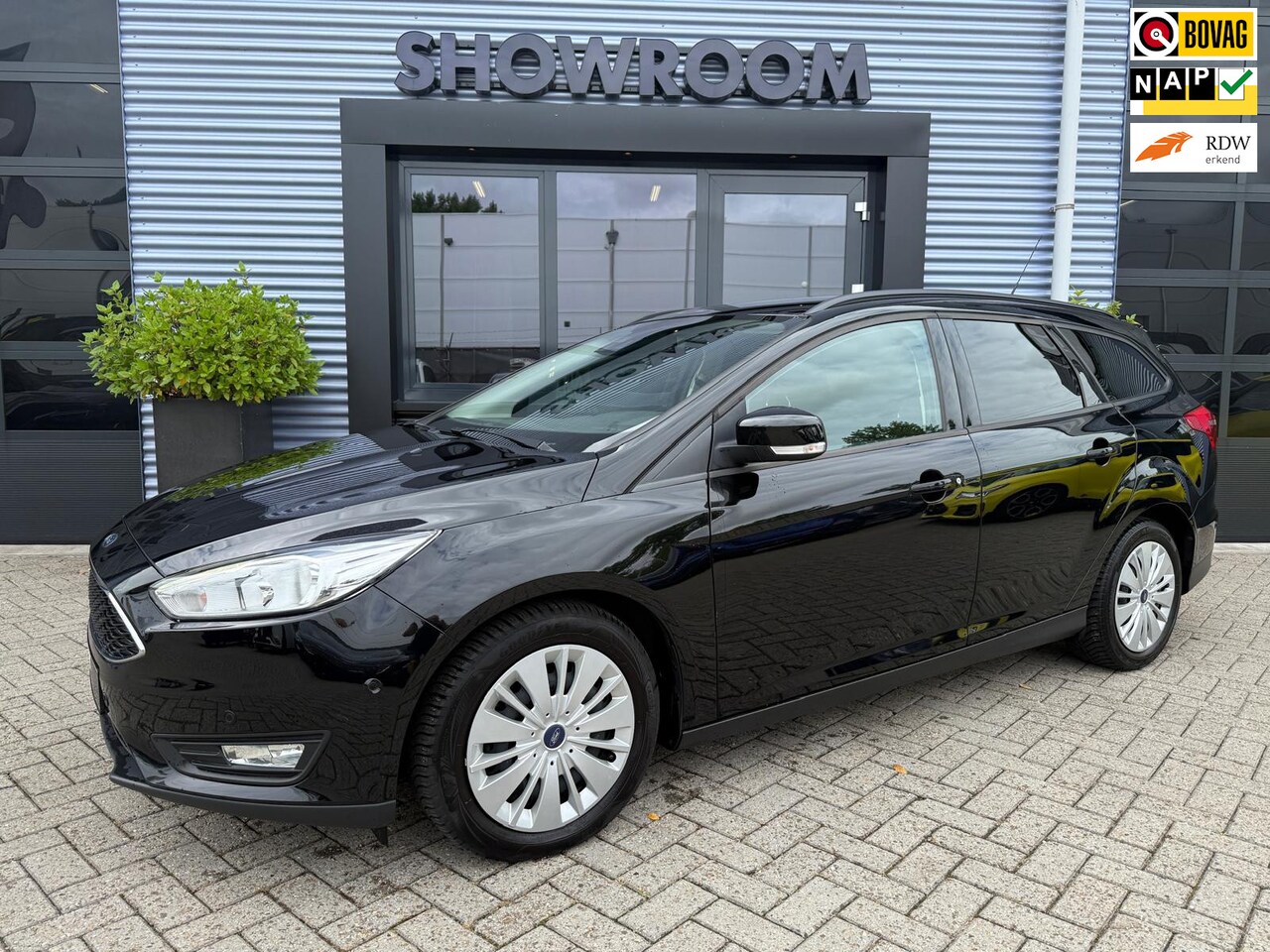 Ford Focus Wagon - 1.0 Trend Automaat|Cruise|Navi|Trekhaak|Stoel en Stuurverwarming - AutoWereld.nl