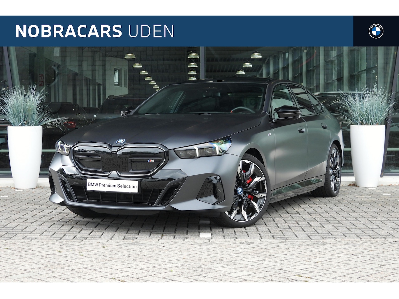 BMW i5 - M60 xDrive / Panoramadak / Adaptief onderstel professional / Trekhaak / Bowers & Wilkins / - AutoWereld.nl