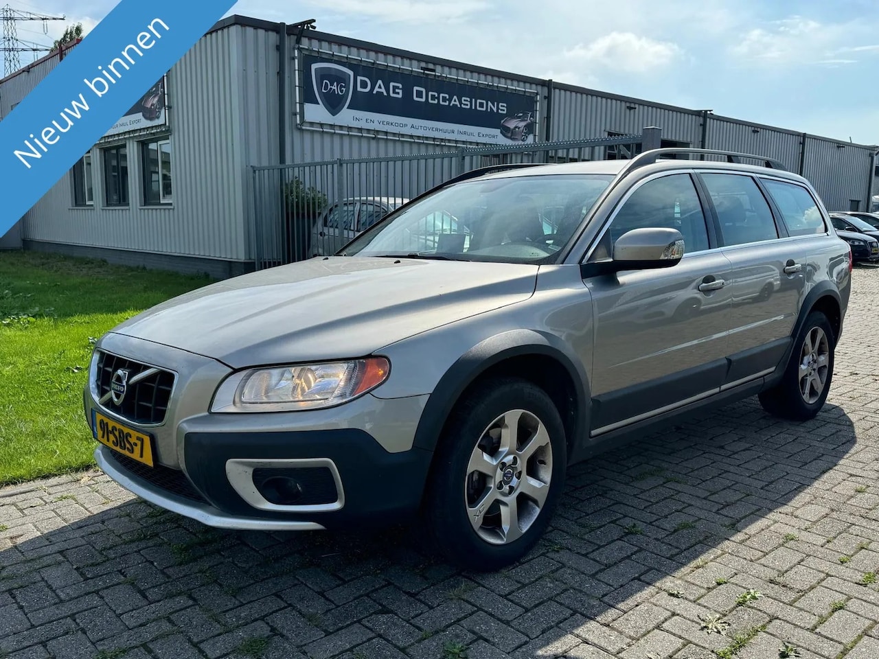 Volvo XC70 - 2.4 D5 Momentum AUTOMAAT|NAVI|PDC|STOELVW|TREKHAAK - AutoWereld.nl