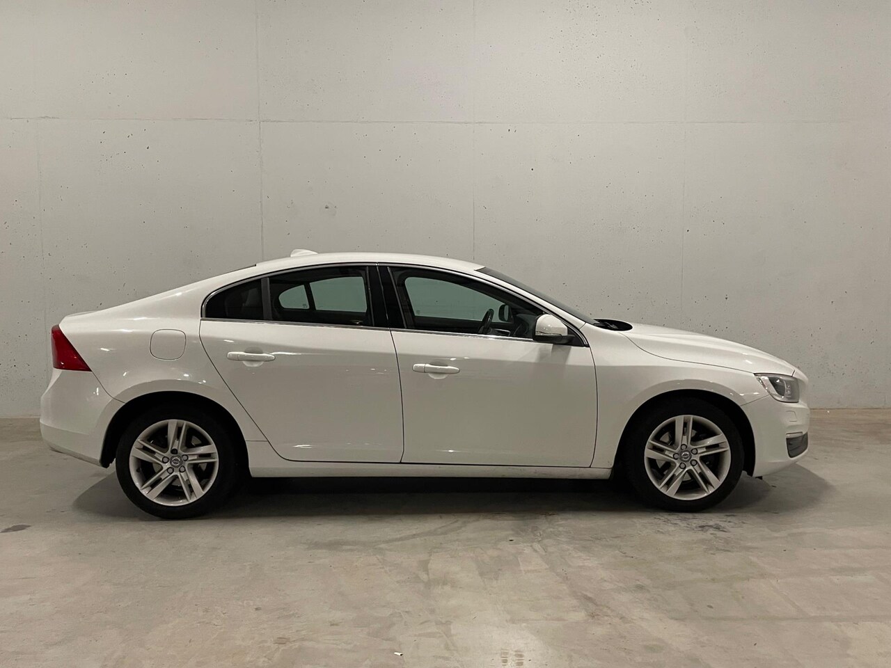 Volvo S60 - 2.0 D2 Nordic+ Navi Clima Cruise Stoelverwarming - AutoWereld.nl