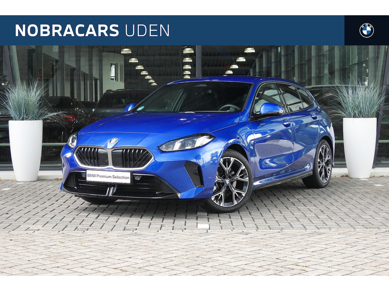 BMW 1-serie - 120 M Sport Automaat / Sportstoelen / Achteruitrijcamera / Adaptieve LED / Comfort Access - AutoWereld.nl