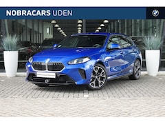 BMW 1-serie - 120 M Sport Automaat / Sportstoelen / Achteruitrijcamera / Adaptieve LED / Comfort Access