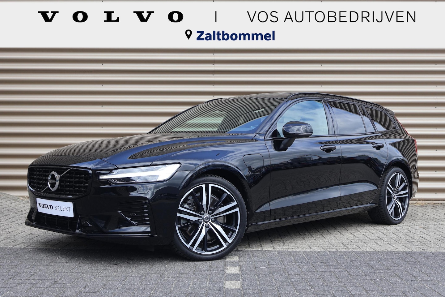 Volvo V60 - T8 Recharge AWD R-Design | Trekhaak | Dealer onderhouden l Long Range - AutoWereld.nl