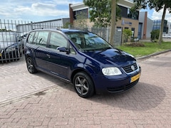 Volkswagen Touran - 2.0-16V FSI | 7PRS| CLIMA| EXPORT