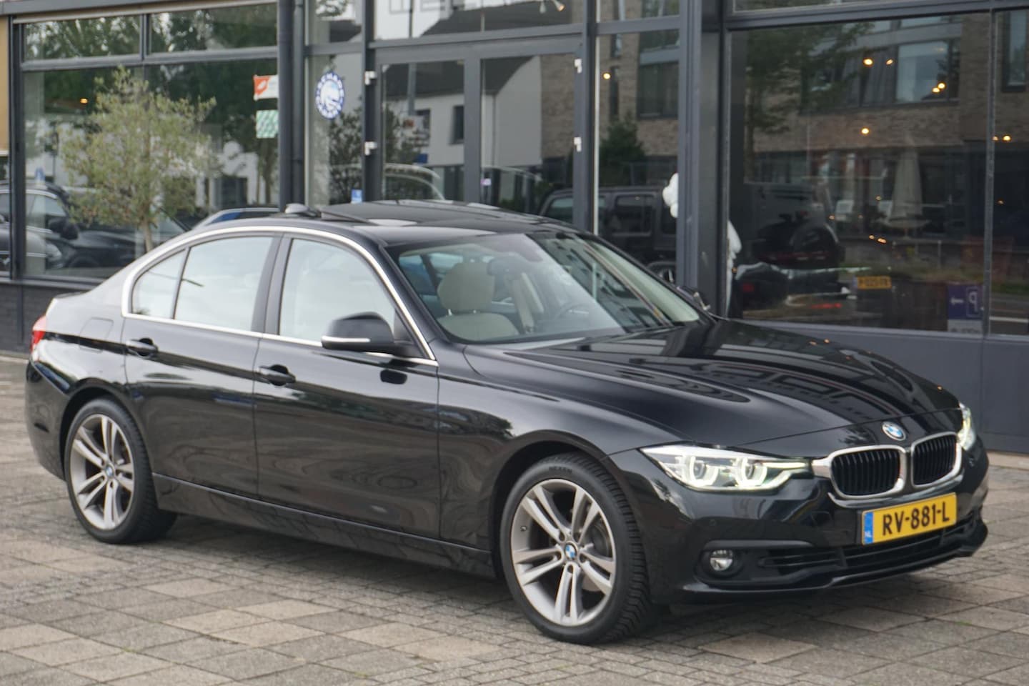 BMW 3-serie - 320i Corporate Lease High Executive | LCI | DAK | HUD | LEER - AutoWereld.nl