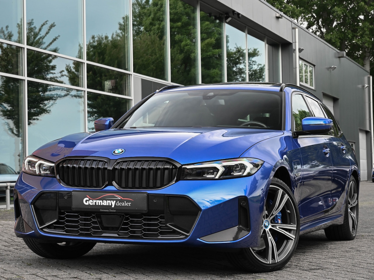 BMW 3-serie Touring - 330e xDrive 292pk M-Sport-Pro Pano HUD E-Zetels ACC M-Rem Widescreen Hifi VOL! - AutoWereld.nl