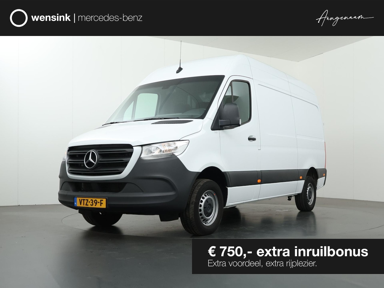 Mercedes-Benz Sprinter - 317 CDI Aut. | L2 H2 | Airco | Cruise Control | Trekhaak | Achterdeuren met ruit | Comfort - AutoWereld.nl