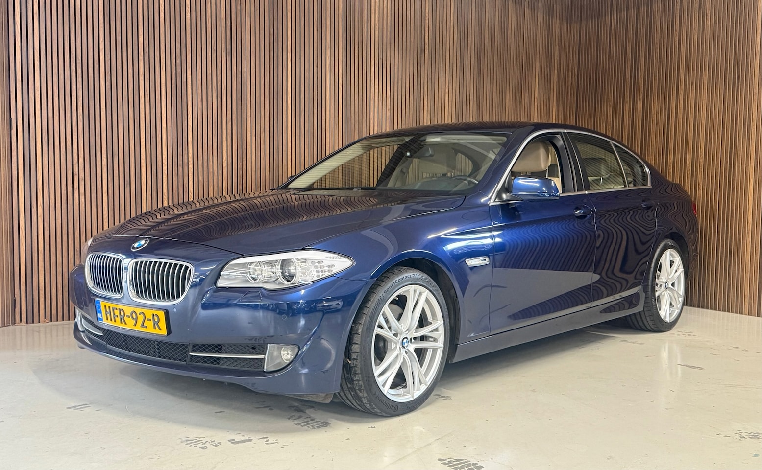 BMW 5-serie - 523i Executive - 6 Cilinder - All weather - AutoWereld.nl
