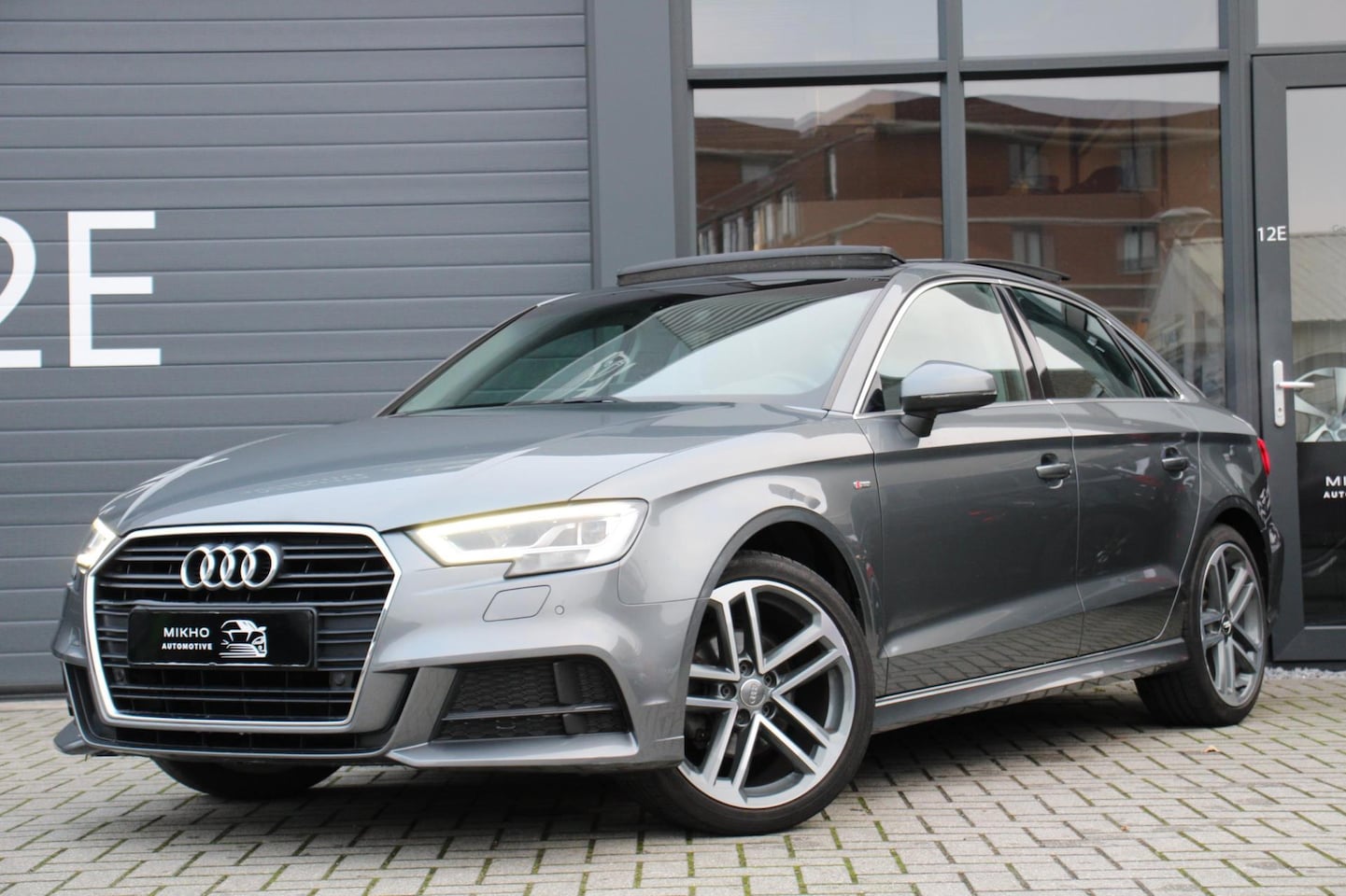 Audi A3 Limousine - 1.4 TFSI CoD S-Line | Panoramadak | Stoelverwarming | Dynamische verlichting | Facelift - AutoWereld.nl