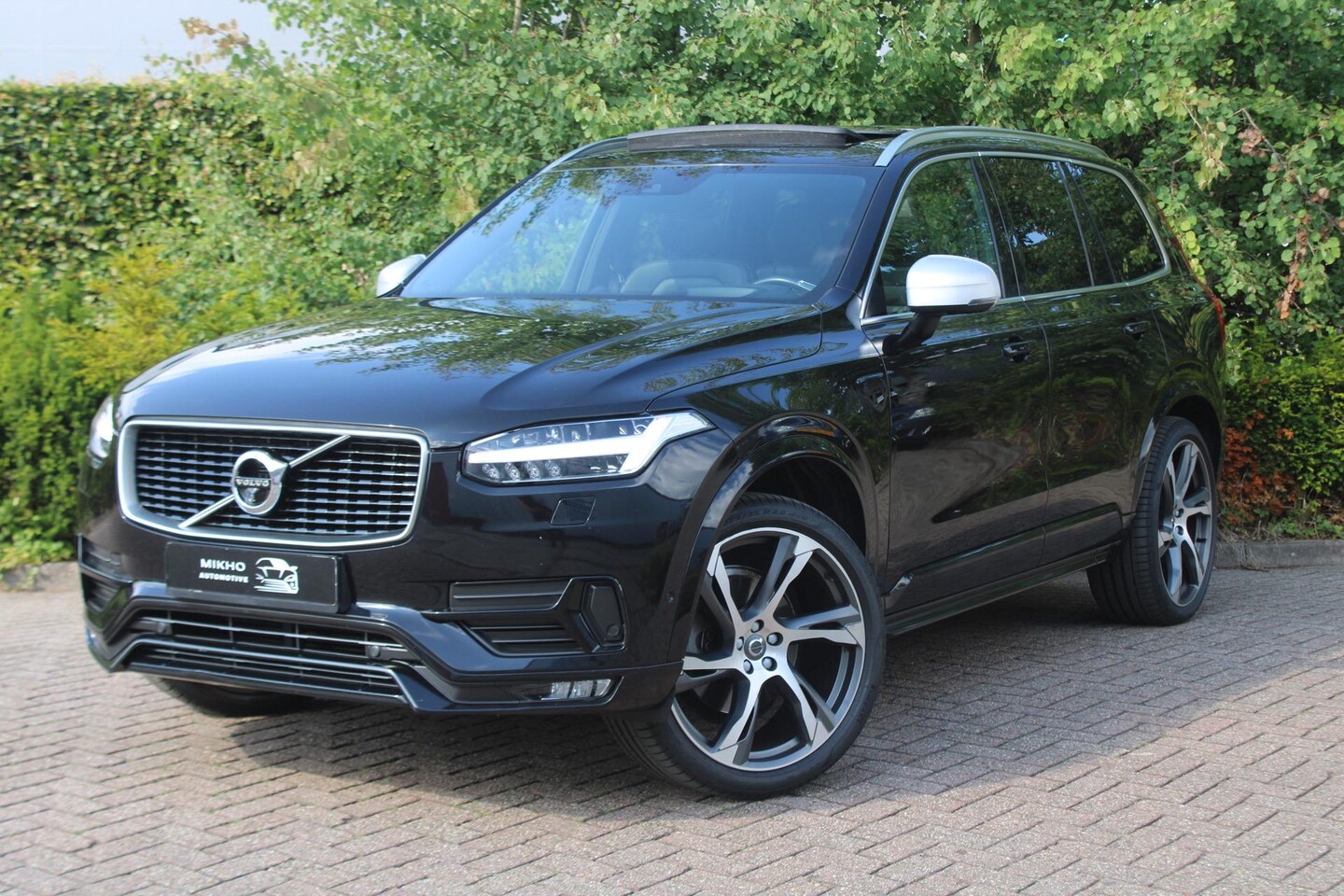 Volvo XC90 - 2.0 D5 R-Design | Panoramadak | Schaalstoelen | Bowers & Wilkens | 360 Camera | Luchtverin - AutoWereld.nl