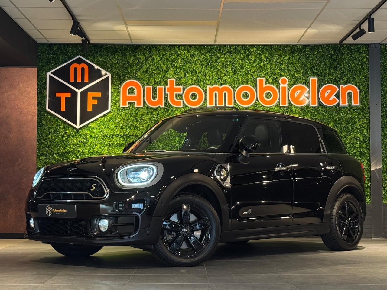 MINI Countryman - Mini 2.0 Cooper S E ALL4 224PK|LEDER|HUD|PANO|SFEERVERLICHTING - AutoWereld.nl