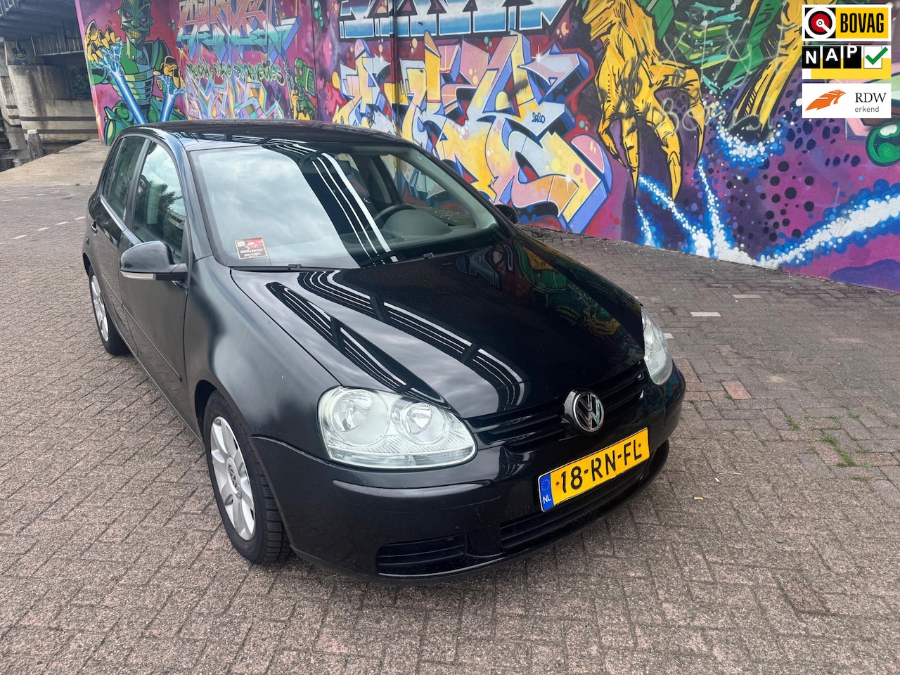 Volkswagen Golf - 2.0 FSI Sportline 2de eigenaar airco digitale sport velgen elektrische ramen boeken aanwez - AutoWereld.nl