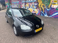 Volkswagen Golf - 2.0 FSI Sportline 2de eigenaar airco digitale sport velgen elektrische ramen boeken aanwez
