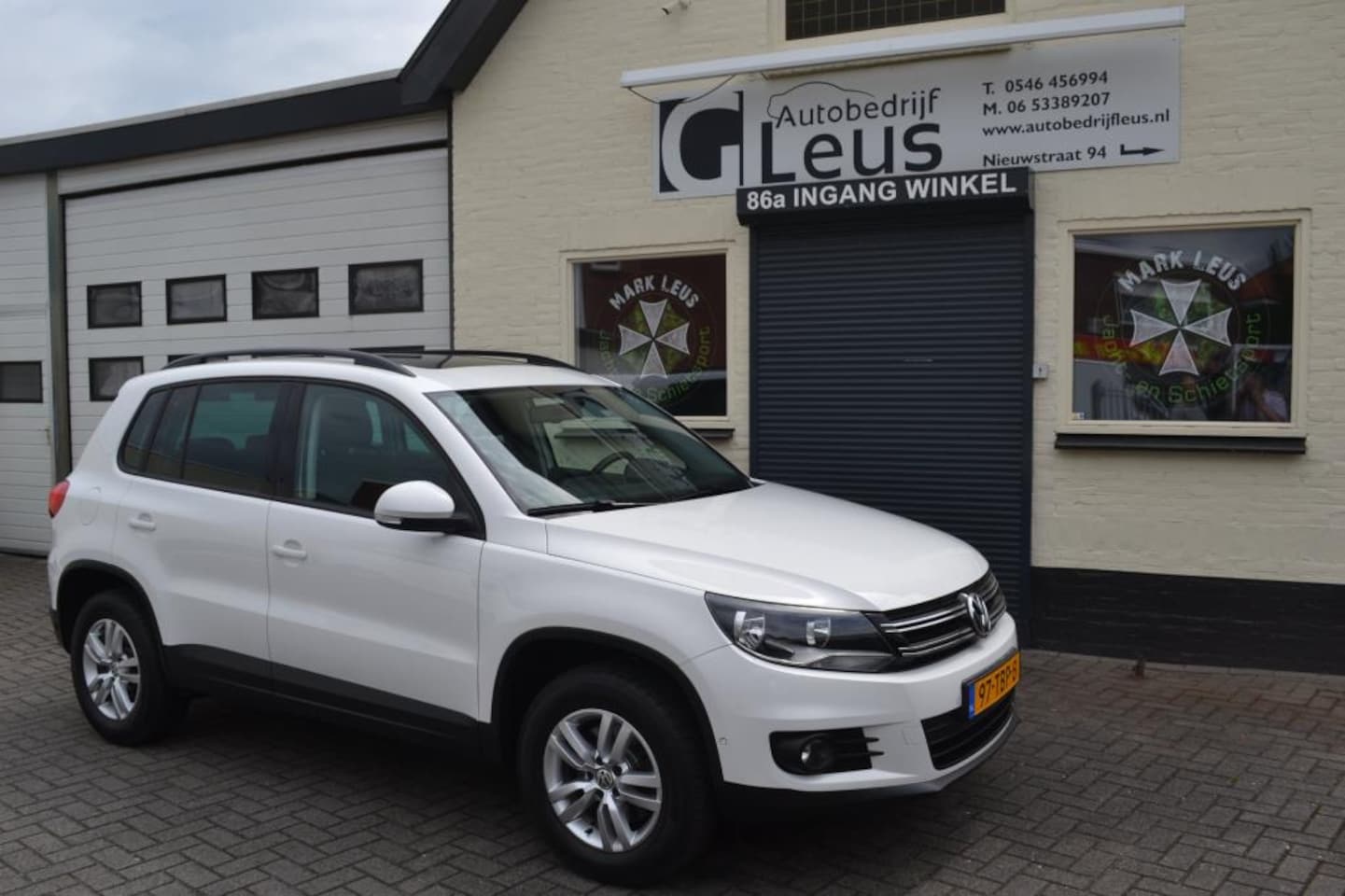 Volkswagen Tiguan - 1.4 TSI Comfort&Design/Pano/Groot Navi/Trekhaak - AutoWereld.nl