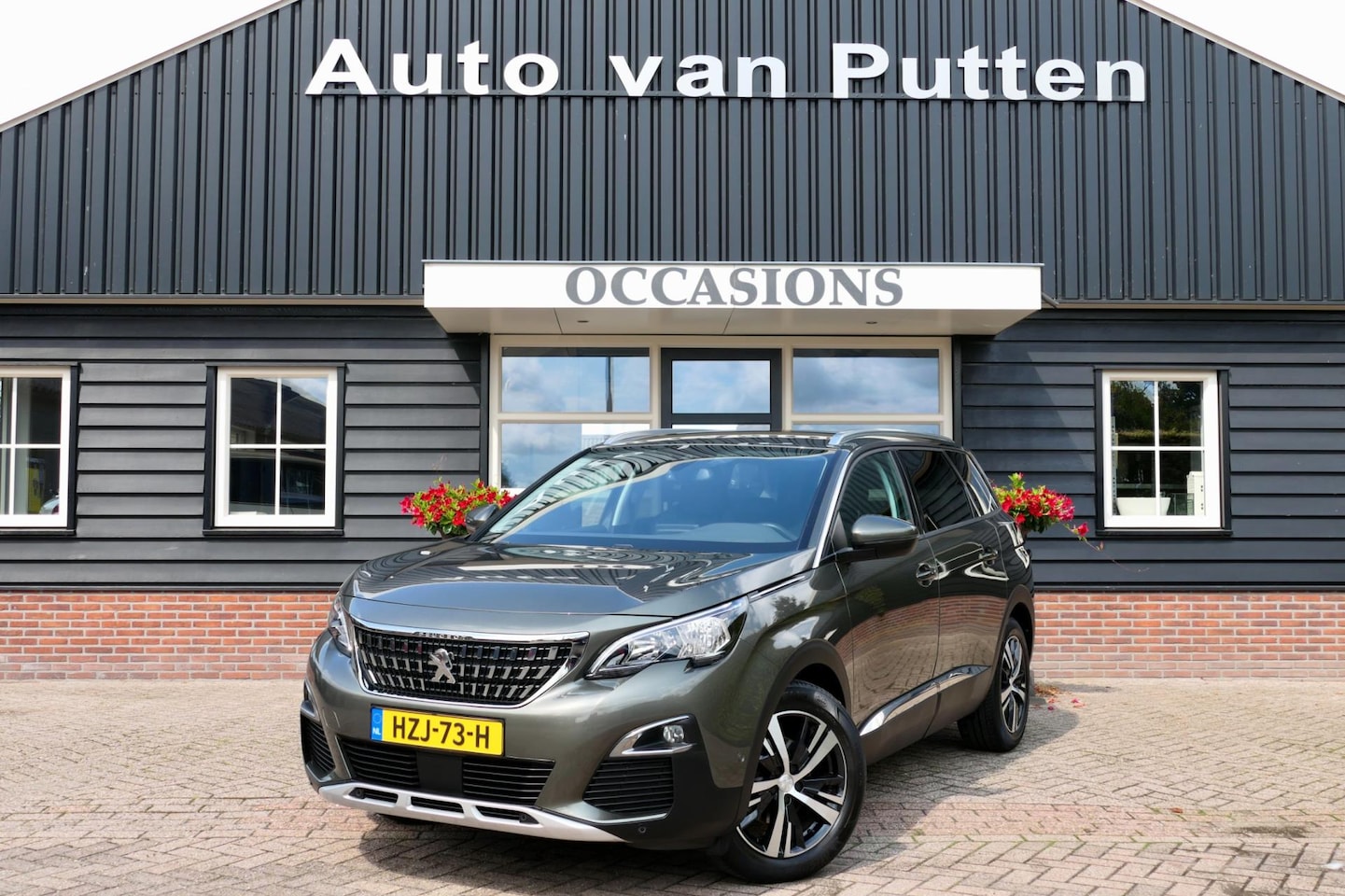 Peugeot 5008 - 1.2 PureTech Allure / LED / 7 Persoons / Navi / Adaptive Cruise / Camera / PDC / Elek. ach - AutoWereld.nl