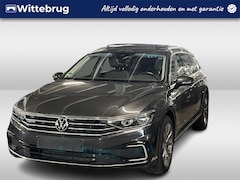Volkswagen Passat Variant - 1.4 TSI PHEV 218pk GTE DSG Automaat / Panorama dak / Navigatie / APP Connect / Camera / Pa