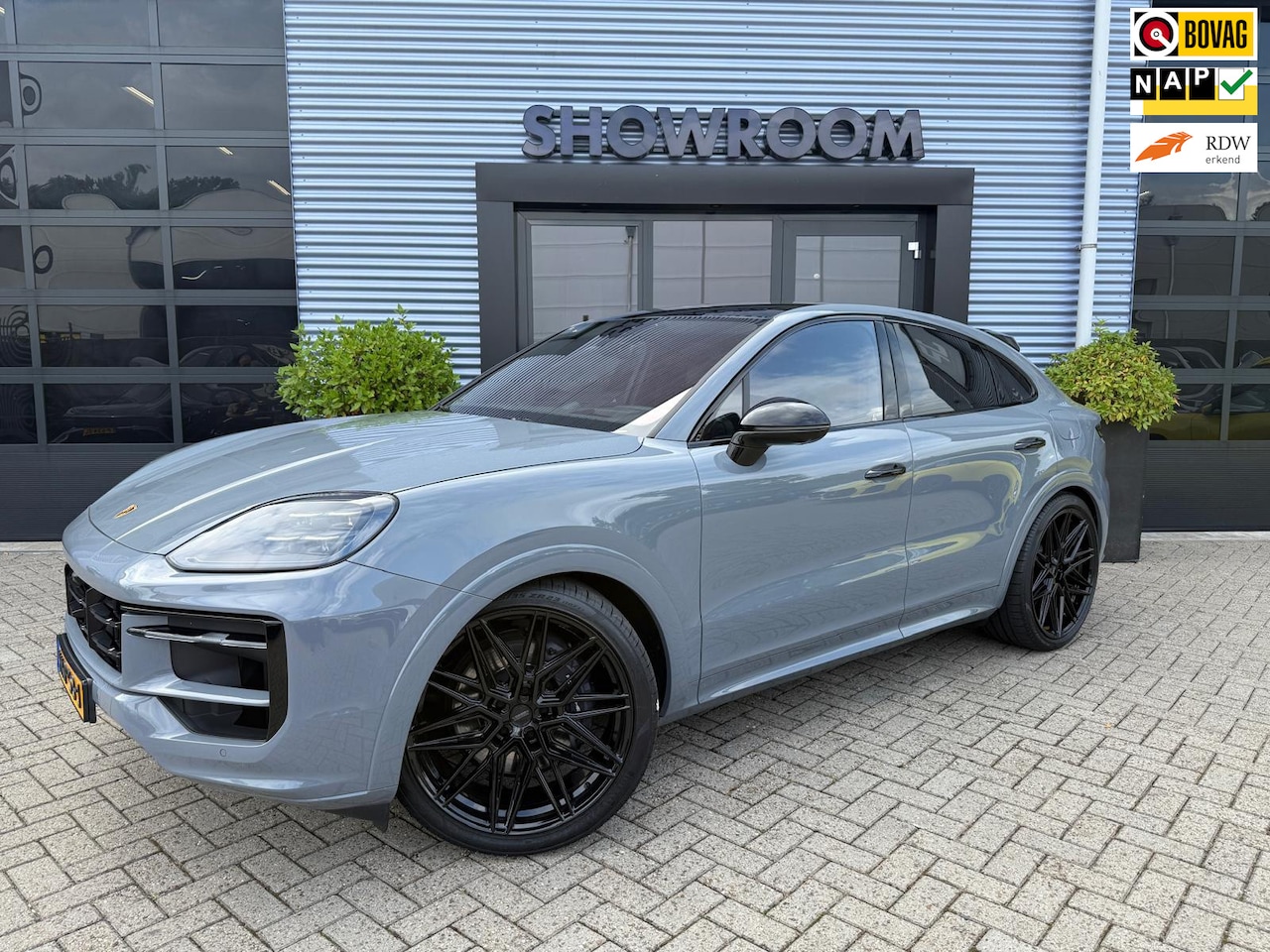 Porsche Cayenne Coupé - 3.0 E-Hybrid 23inch Vossen velgen|Pano|Sportpakket|Softclose|Sfeerverlichting - AutoWereld.nl