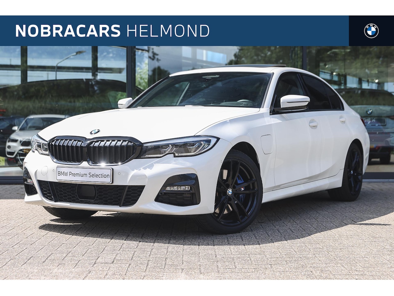 BMW 3-serie - 330e xDrive High Executive M Sport Automaat / Trekhaak / Sportstoelen / Laserlight / Achte - AutoWereld.nl