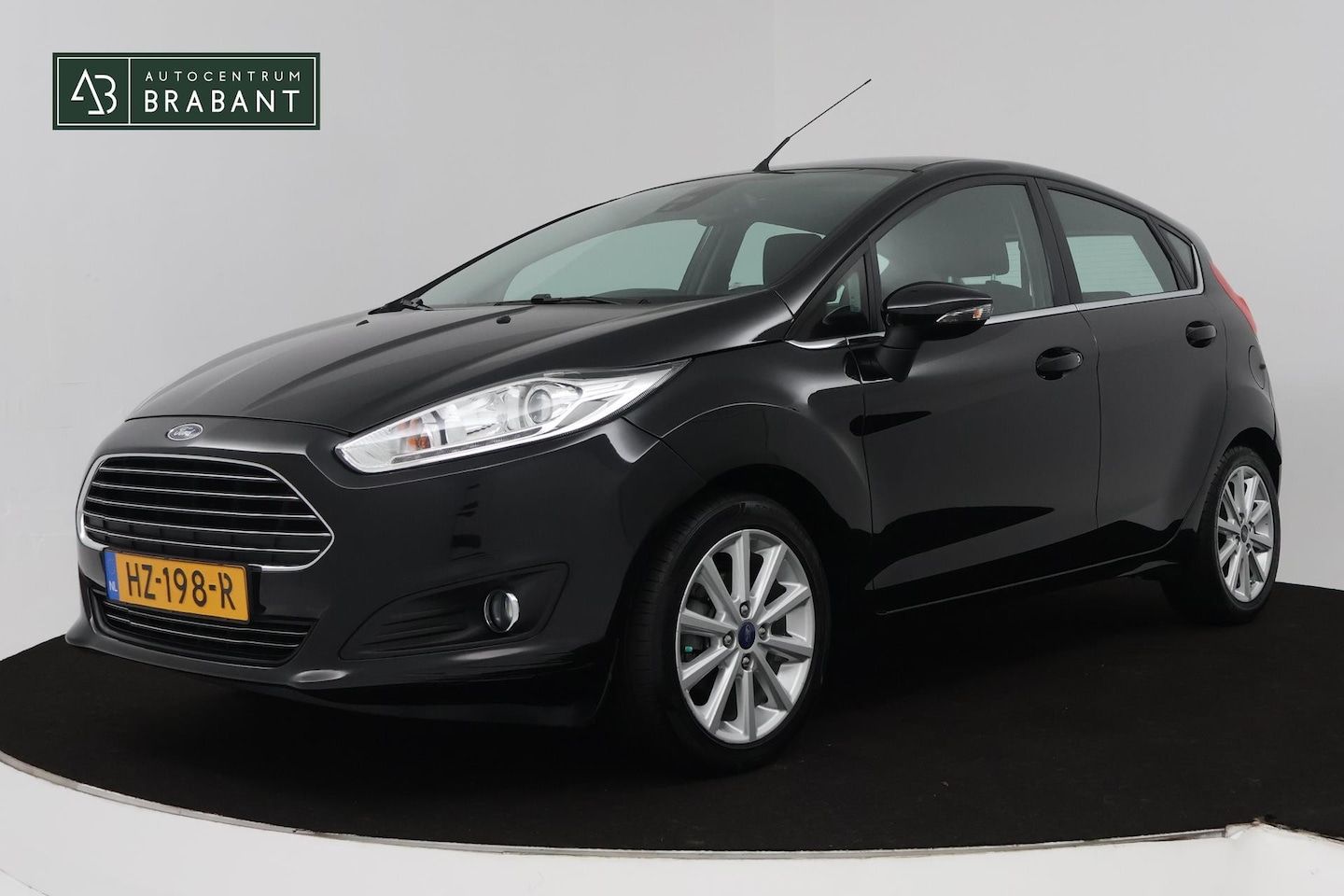 Ford Fiesta - 1.0 Titanium (PARKEERSENSOREN, TREKHAAK, CRUISE CONTROL, NAVIGATIE) - AutoWereld.nl
