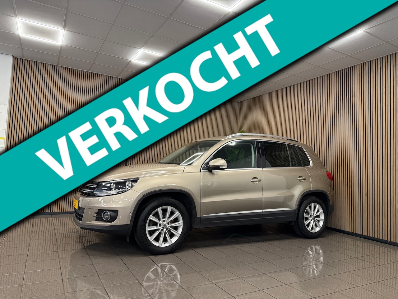 Volkswagen Tiguan - 1.4 TSI Sport&Style * Automaat / Navigatie / Parkeersensoren / NL Auto * - AutoWereld.nl