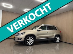 Volkswagen Tiguan - 1.4 TSI Sport&Style * Automaat / Navigatie / Parkeersensoren / NL Auto