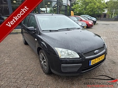 Ford Focus Wagon - 1.6-16V Trend