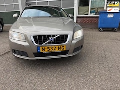 Volvo V70 - 2.5T 200 pk Momentum Automaat/ trekhaak/pdc/xenon