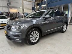 Volkswagen Tiguan - 1.4 TSI 125pk Comfortline | Navigatie | PDC V+A | Draadloos opladen | Donker glas | NAP |