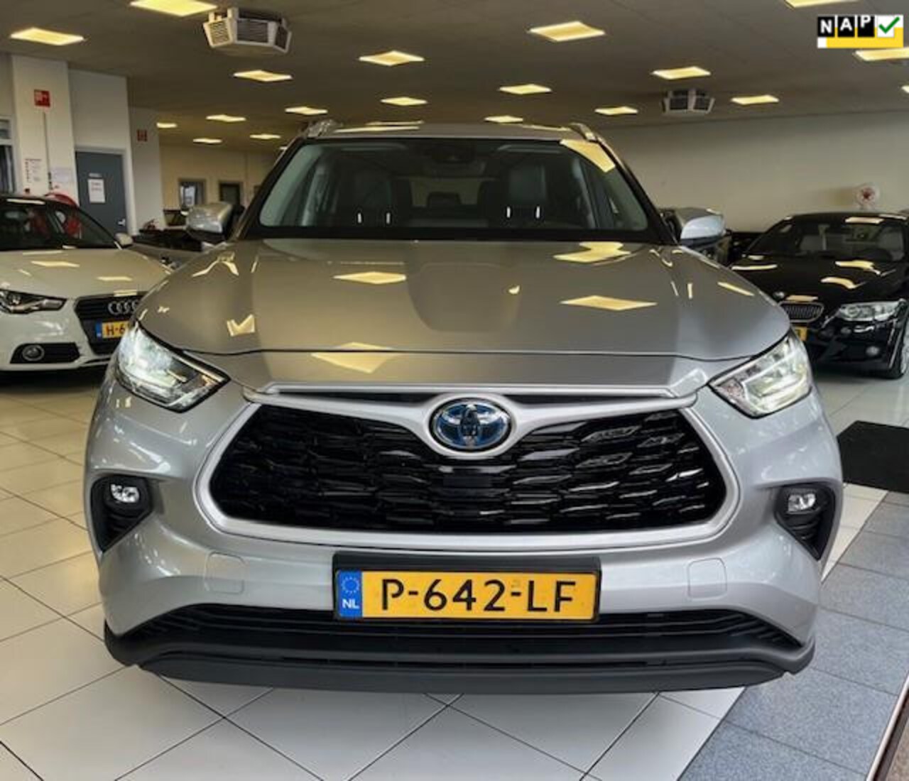 Toyota Highlander - 2.5 AWD Hybrid Style/NL auto/7 persoons/Leder/Apple carplay/Dealer onderhouden - AutoWereld.nl