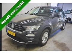 Volkswagen T-Roc - 1.5 TSI 150PKStyle Busn. NL-Auto / Addapt.cruise / Apple, android / Airco