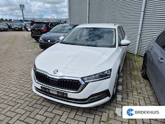 Skoda Octavia Combi - 1.4 TSI iV PHEV Style 204 PK Head Up Display | Trekhaak | Camera Achter | Stuur en stoel v