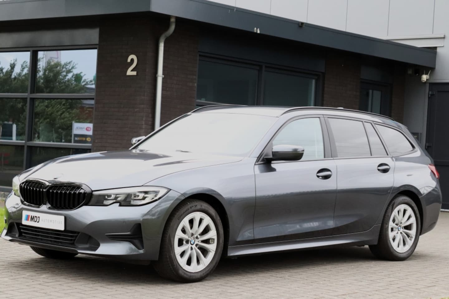 BMW 3-serie Touring - 318d 320d Live Cockpit Trekhaak Sportstoelen M Stuur - AutoWereld.nl
