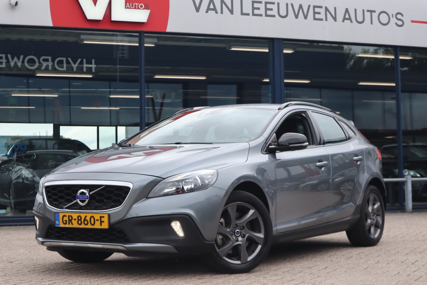 Volvo V40 Cross Country - 1.5 T3 Momentum | Automaat | Trekhaak | Cruise - AutoWereld.nl