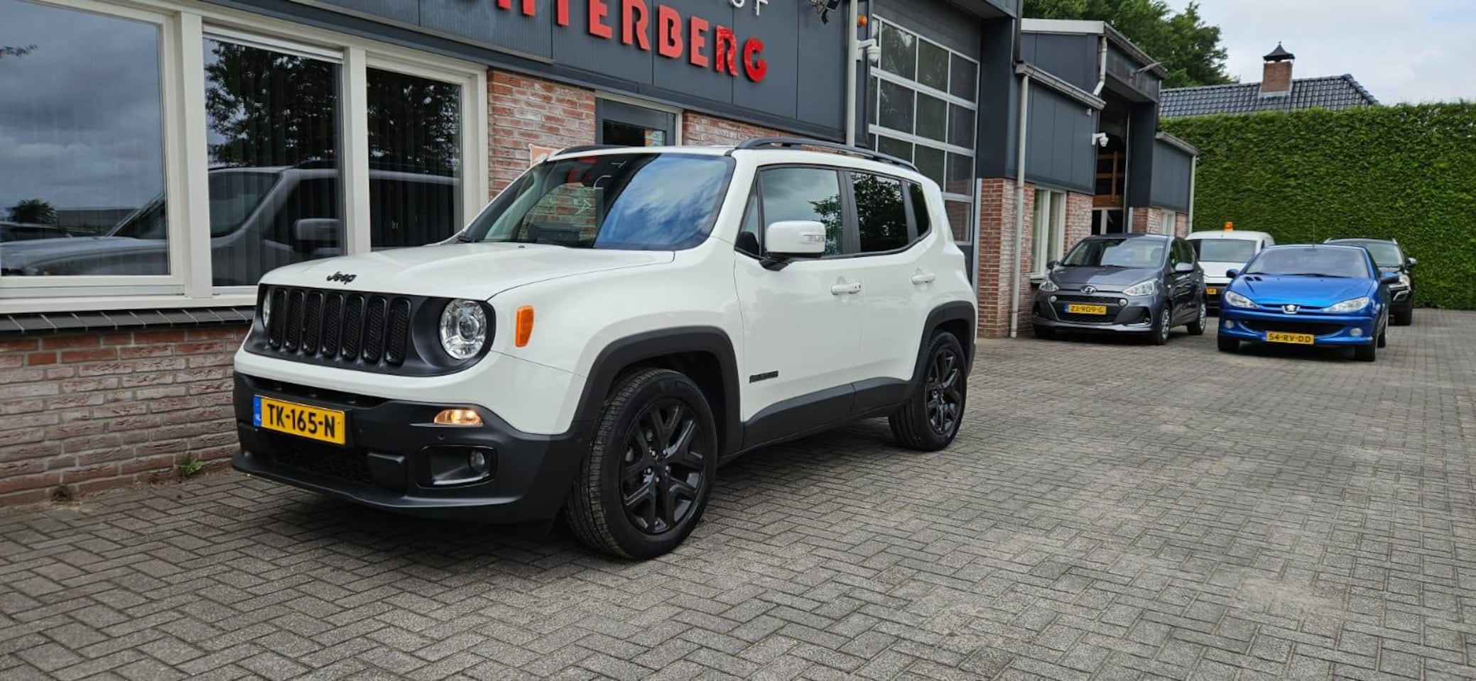 Jeep Renegade - 1.4 MultiAir Night Eagle II Limited Automaat! Trekhaak! Airco! Cruise Control! Nette Auto! - AutoWereld.nl
