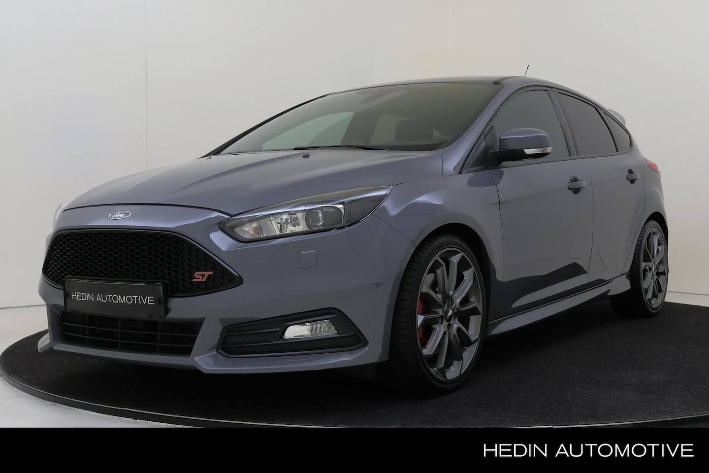 Ford Focus - 2.0 ST-3 | ST Pack | Camera | 19 inch | Xenon | Miltek uitlaat - AutoWereld.nl