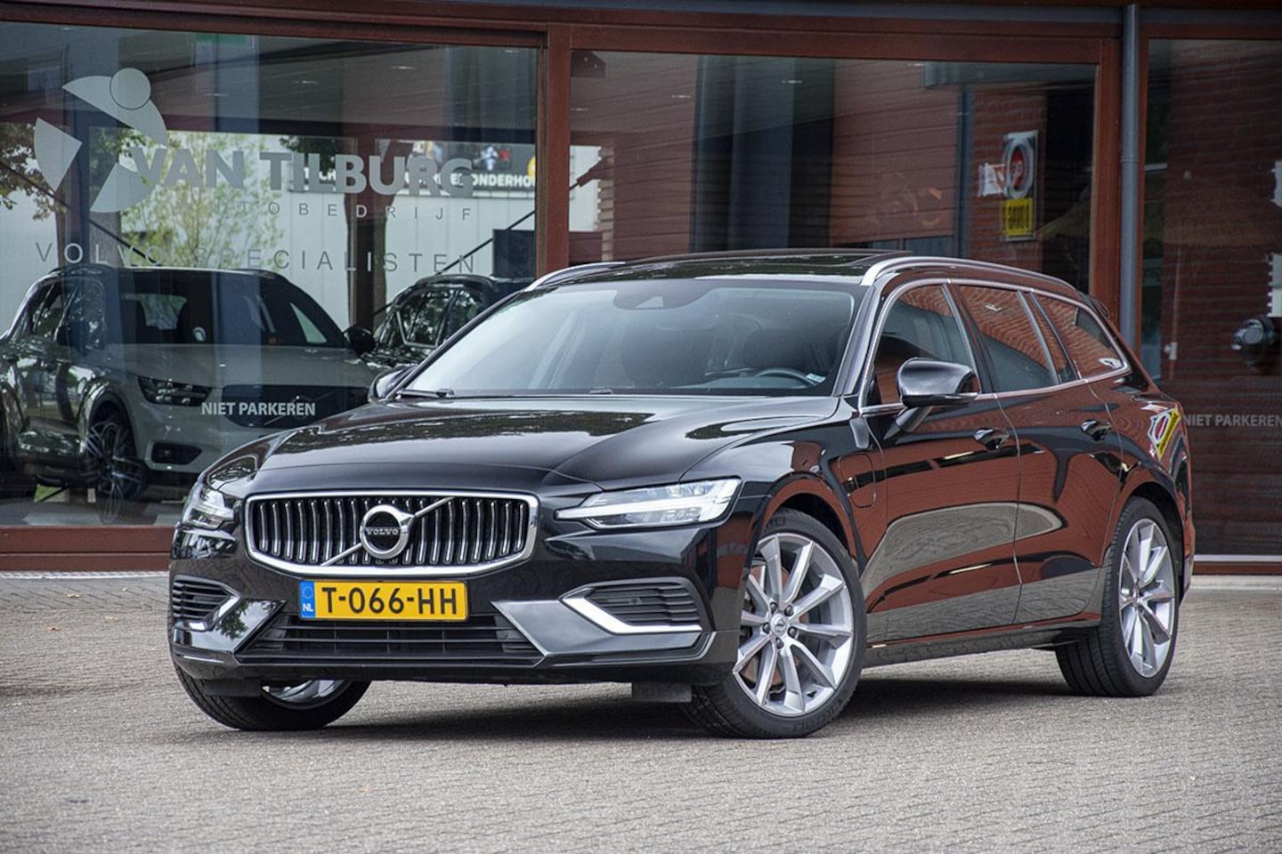 Volvo V60 - 2.0 T8 Twin Engine AWD Inscription 2.0 T8 TWIN ENGINE AWD INSCRIPTION - AutoWereld.nl