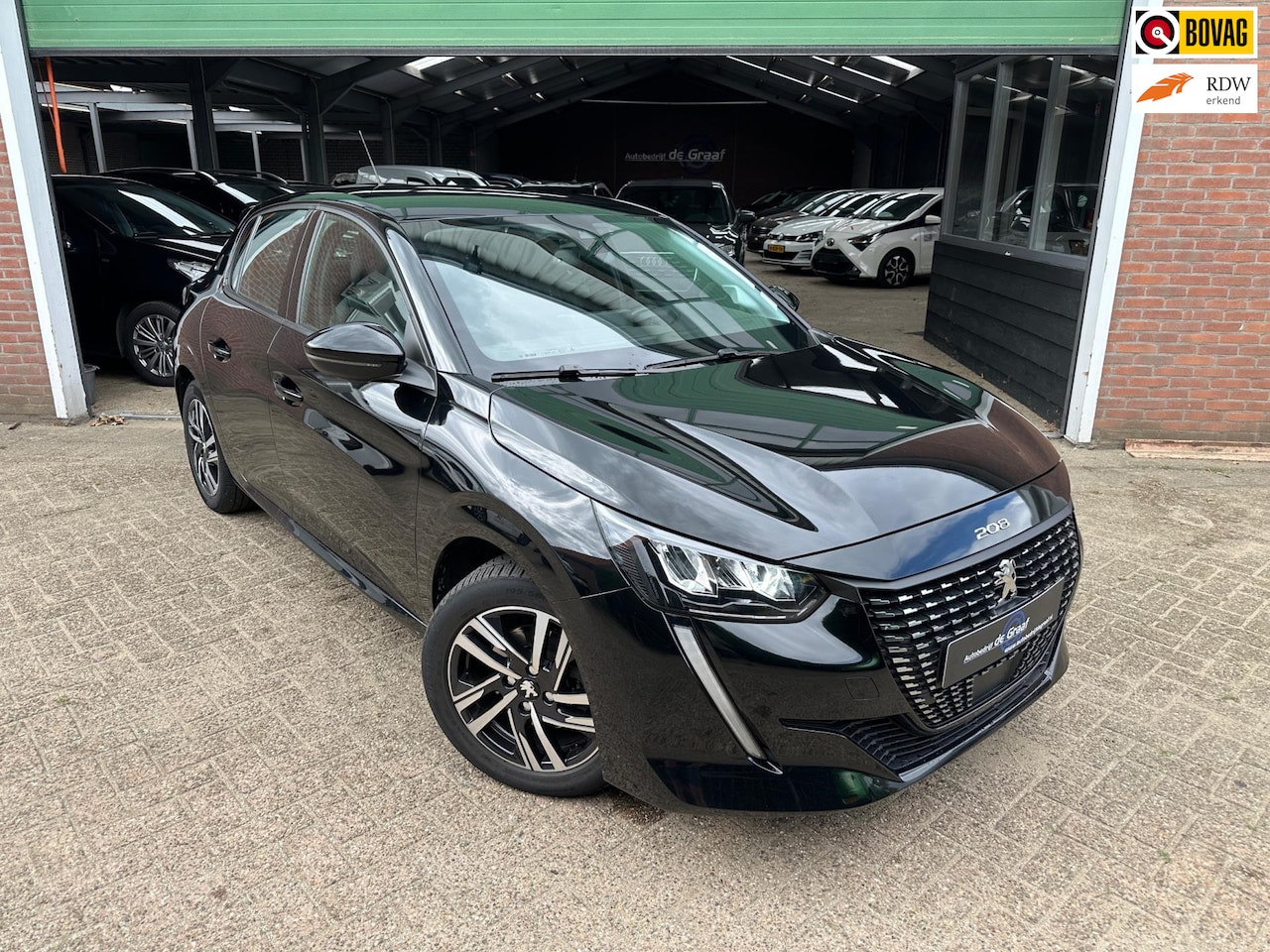 Peugeot 208 - 1.2 PureTech Allure Pack|AUTOMAAT/CRUISE/PDC/CARPLAY/LED - AutoWereld.nl