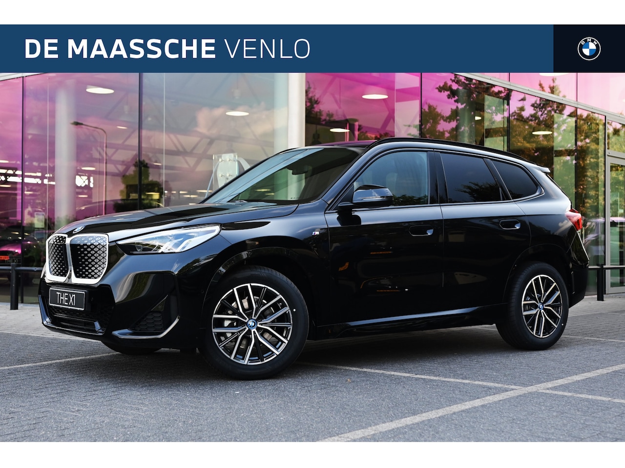 BMW iX1 - eDrive20 M Sport / Sportstoelen / M Adaptief onderstel / Parking Assistant / Stoelverwarmi - AutoWereld.nl