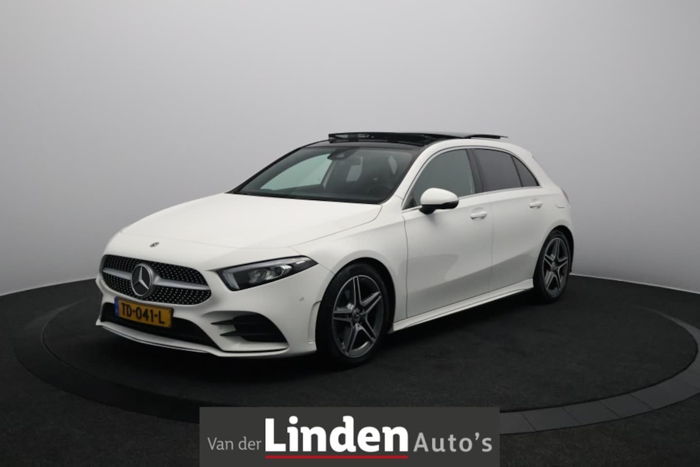 Mercedes-Benz A-klasse - 180 d Business Solution AMG | Panoramadak | Led | Navigatie | Camera - AutoWereld.nl