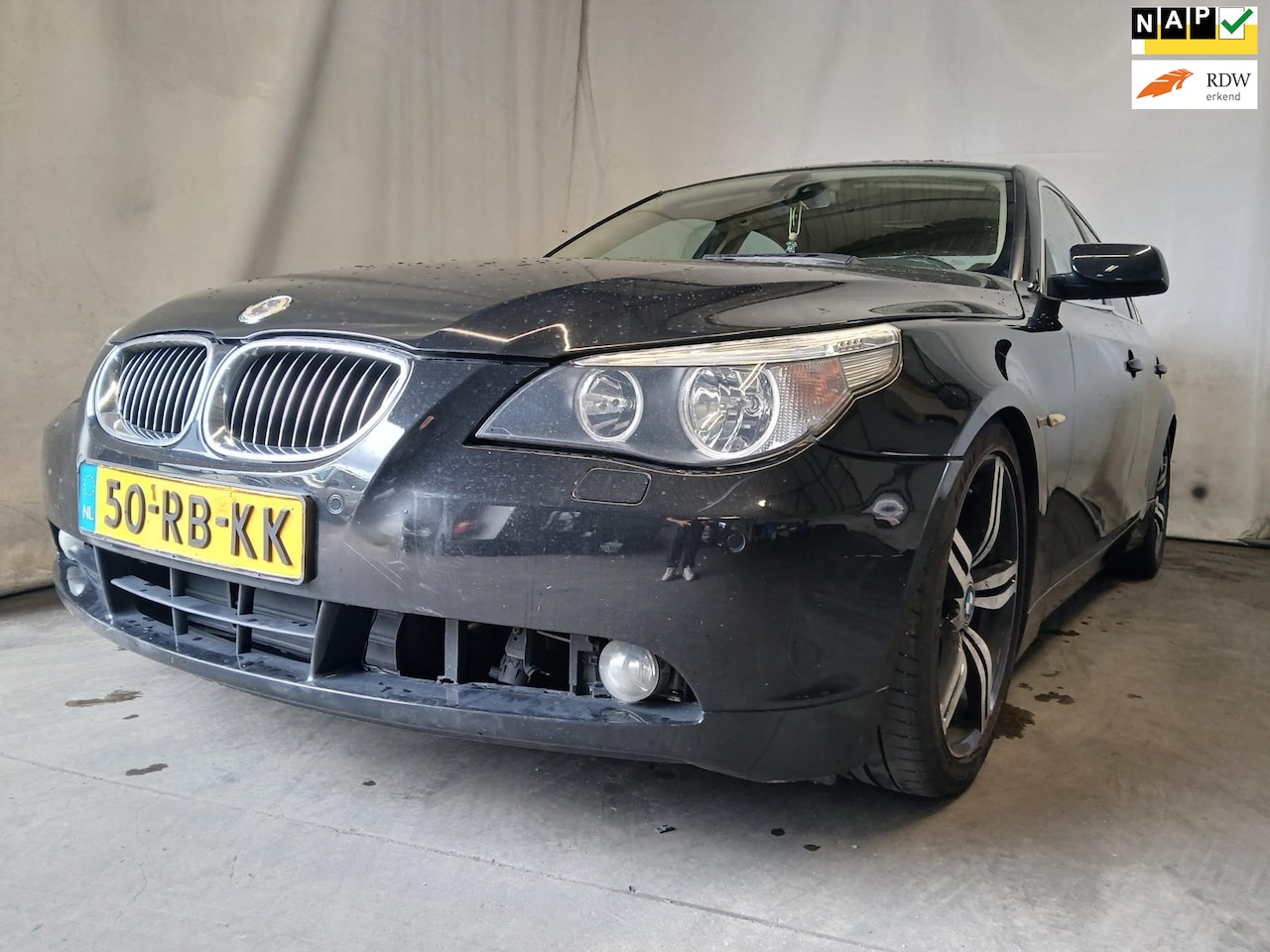 BMW 5-serie - 525i Executive - Rechter Zijschade - Roest - Display Defect - AutoWereld.nl