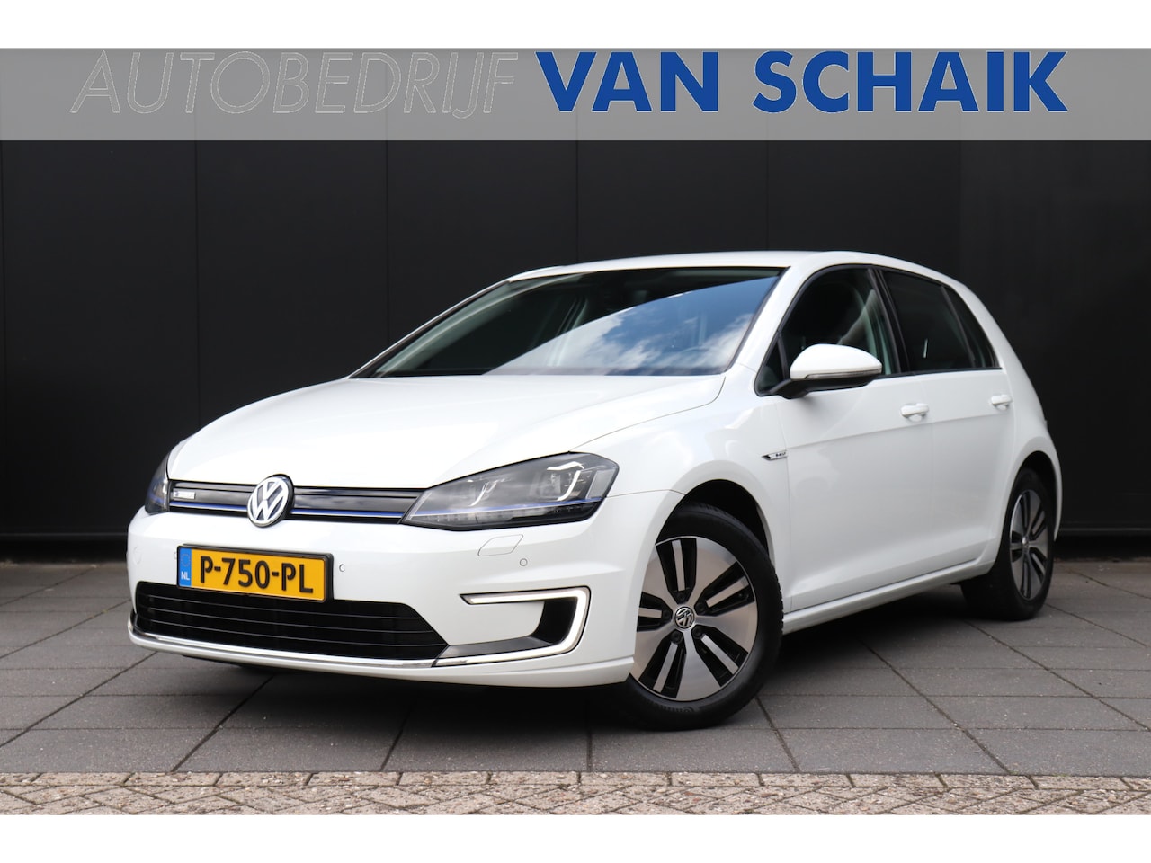 Volkswagen e-Golf - 116 PK | NAVI | STOELVERWARMING | PARK PILOT - AutoWereld.nl