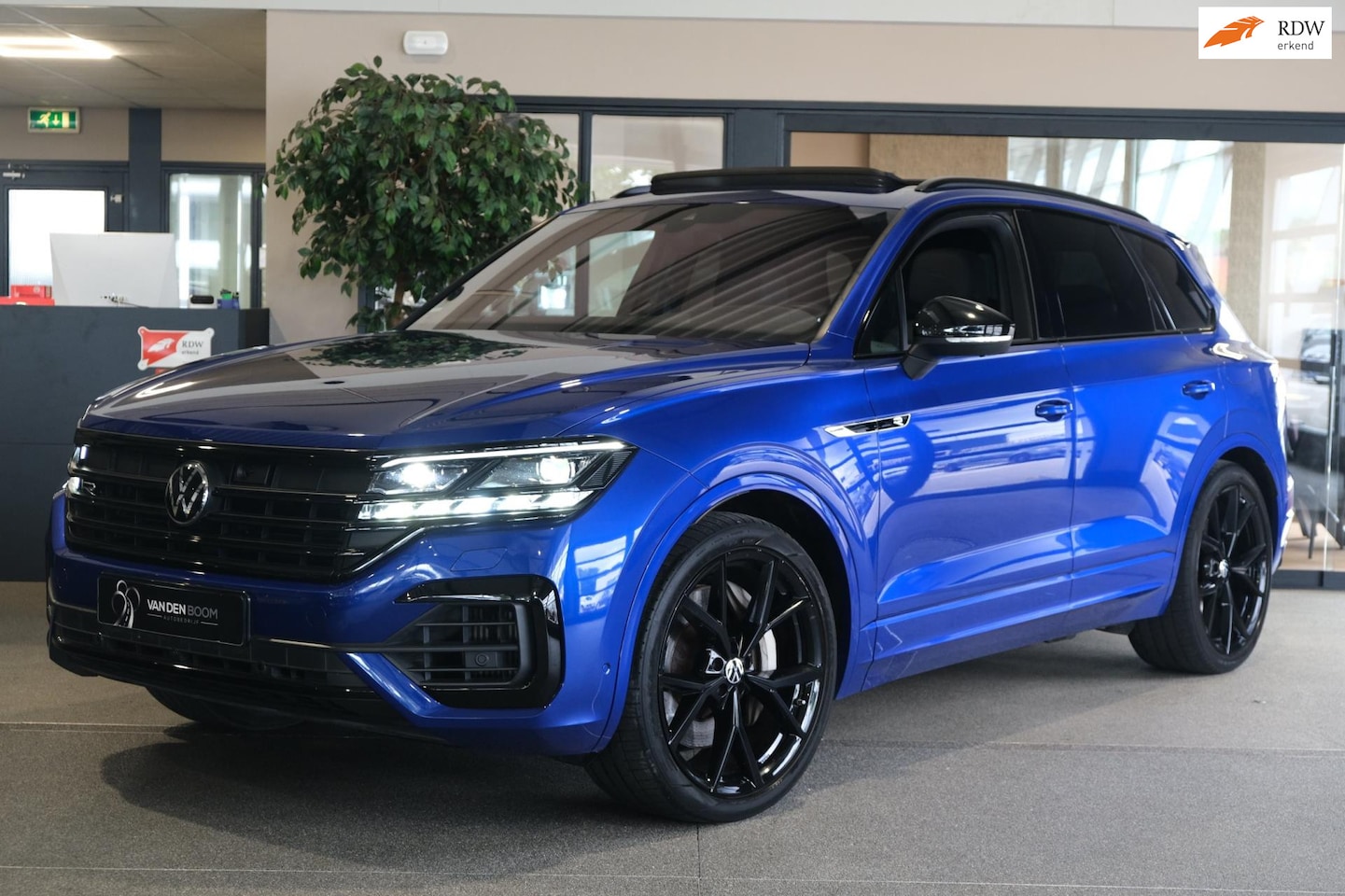 Volkswagen Touareg - 3.0 TSi eHybrid R 462PK 4MOTION Pano Leder Luchtvering Trekhaak - AutoWereld.nl