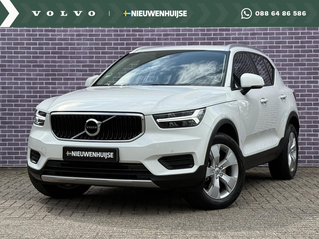 Volvo XC40 - 2.0 T4 Momentum Pro | Stoel verwarming | Parkeersensoren V+A | Camera | Keyless start | Vo - AutoWereld.nl