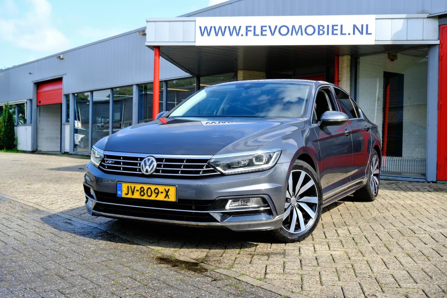 Volkswagen Passat - 1.6 TDI Connected Series Plus Aut. Navi|Leder-Alcant|Cam|LMV|Virt. Display - AutoWereld.nl