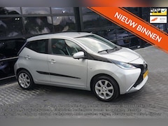 Toyota Aygo - 1.0 VVT-i x-play, Airco, 360 camera, Bluetooth, Navigatie